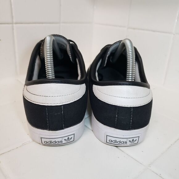 Adidas Seeley Men's Size 7.5 Black/White - Picture 4 of 8